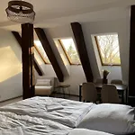 Zamek Nowecin Hotell Łeba