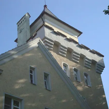 Zamek Nowecin ホテル 3*