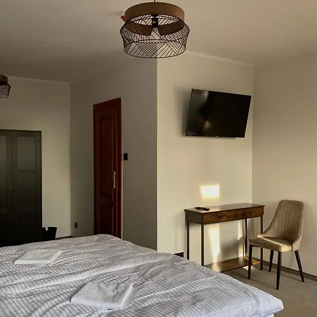 Zamek Nowecin ホテル 3*