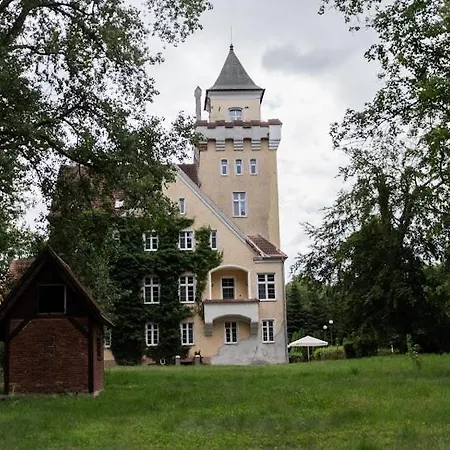 Zamek Nowecin ホテル ウェバ