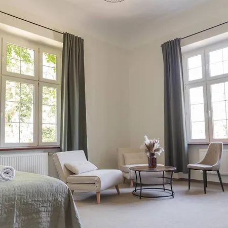 Zamek Nowecin Hotel