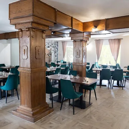 ホテル Zamek Nowecin 3*