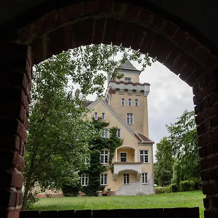 Zamek Nowecin Hotell 3*