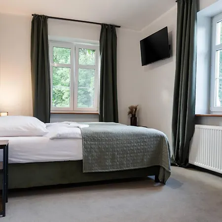 Zamek Nowecin 3* ウェバ