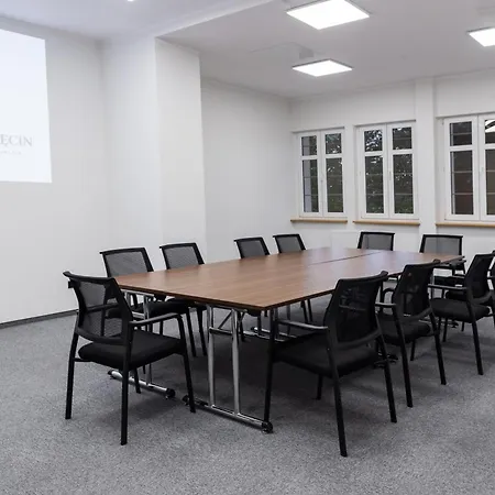 Zamek Nowecin ウェバ