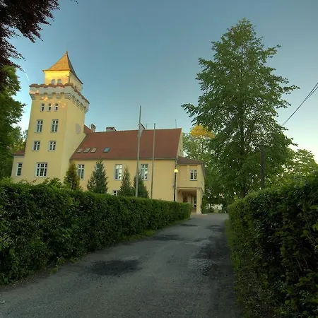 Zamek Nowecin ホテル 3*