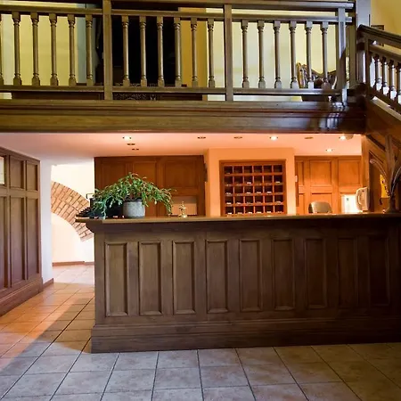 ホテル Zamek Nowecin 3*