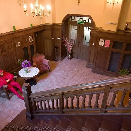 Zamek Nowecin 3* ウェバ